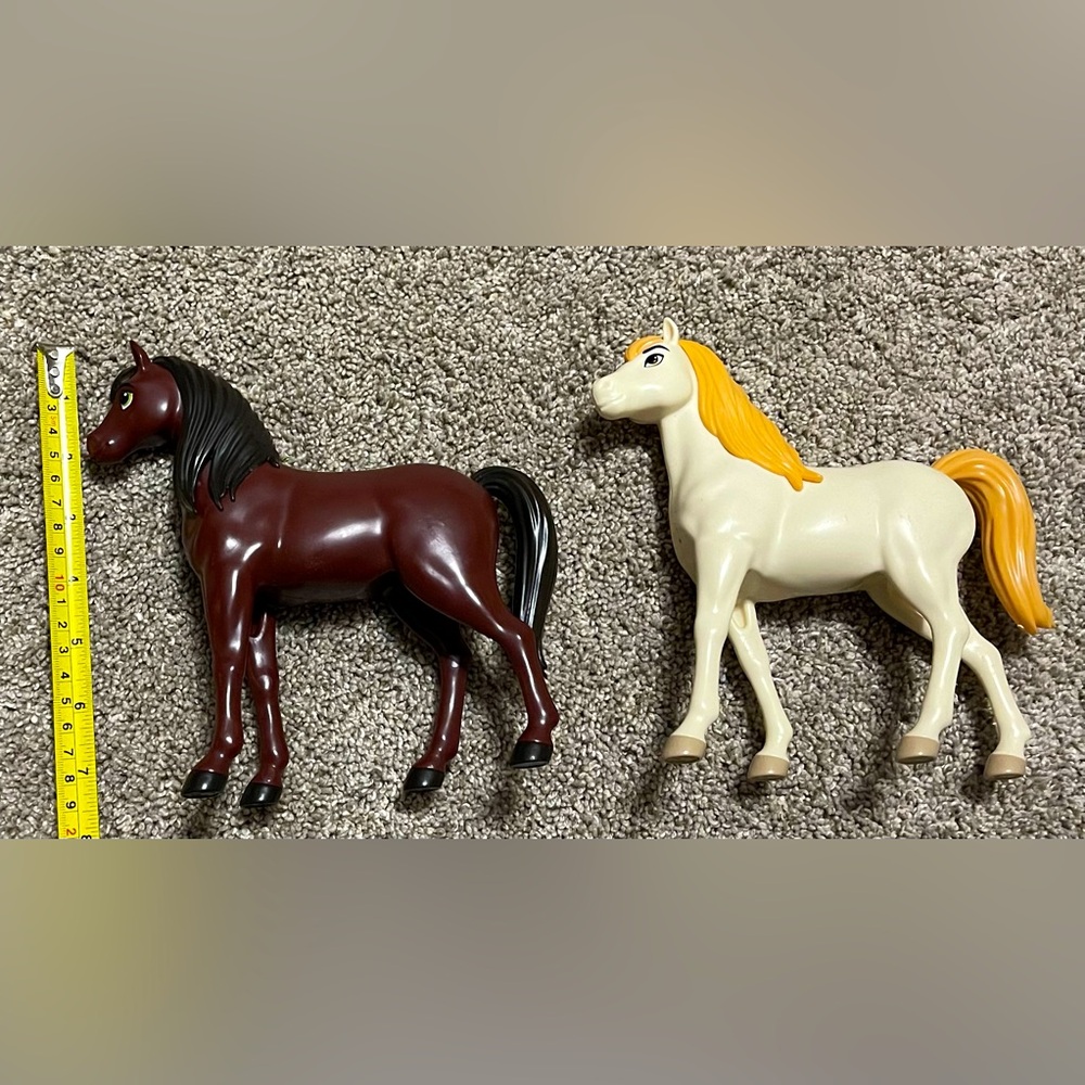 Dreamworks Mattel Spirit Untamed brown white plastic horse lot of 2
